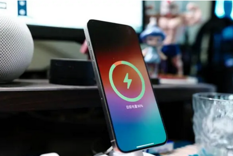 武江苹果15换屏服务分享用什么充电器给iPhone15充电更好 